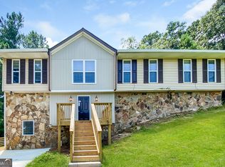 6935 Smoke Ridge Dr, Fairburn, GA 30213