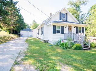 96 Federal Hill Rd, Oxford, MA 01540