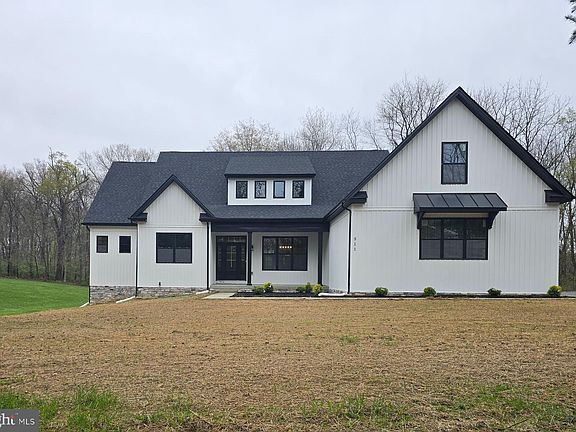 2nd image of 511 Acorn Cir