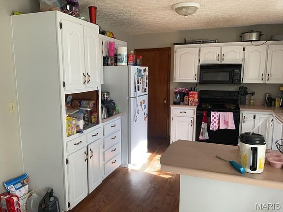 4th image of 14040 Howard Ln