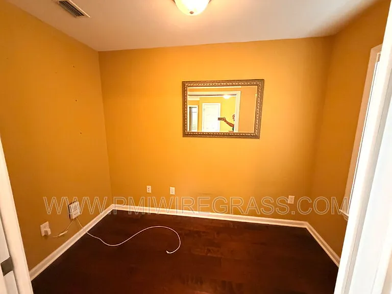 201 Windsor Garden Dr — Photo 5