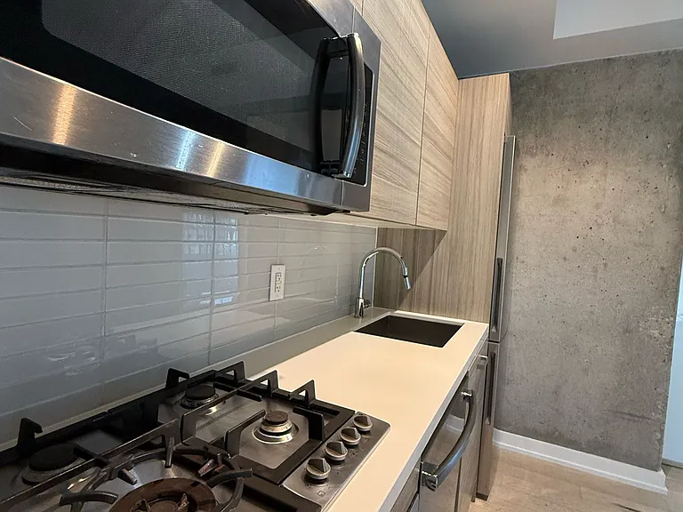 11 Charlotte St #501 — Photo 7
