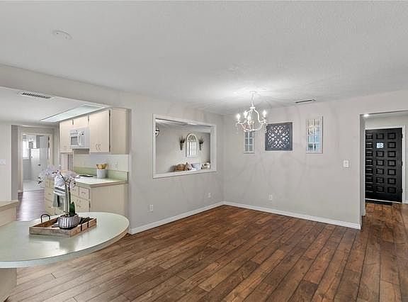 4th image of 1359 Summerlin Dr