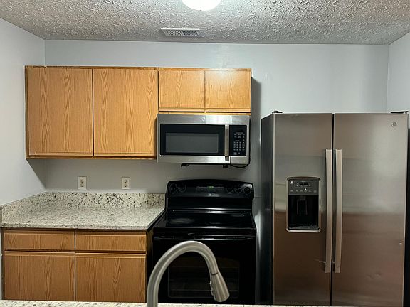 4th image of 3223 Fairington Dr #3223