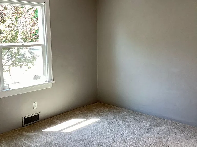 443 N Laguna St — Photo 9