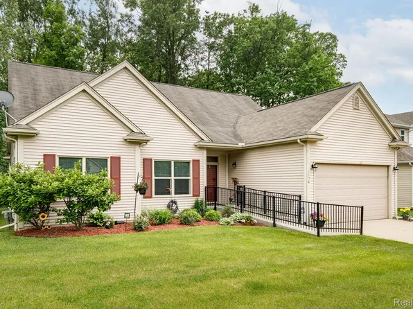 1156 Fairway Dr, Pontiac, MI 48340