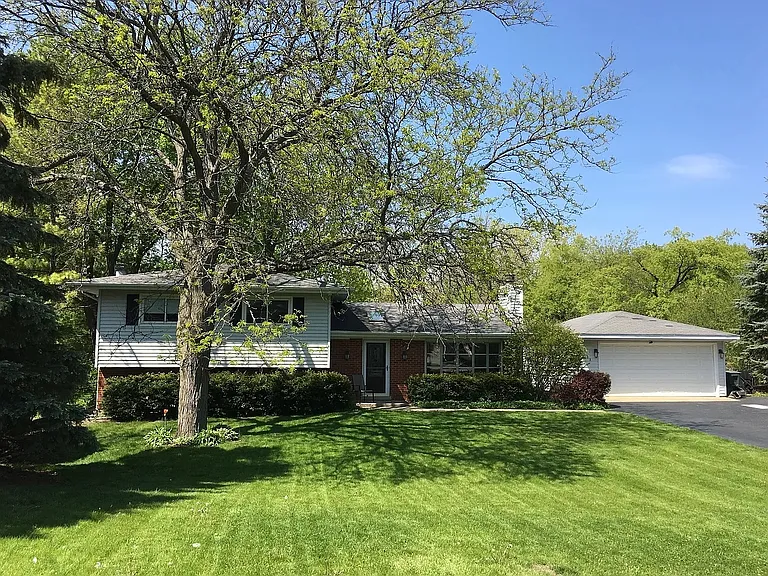 1073 W Elm St — Photo 1