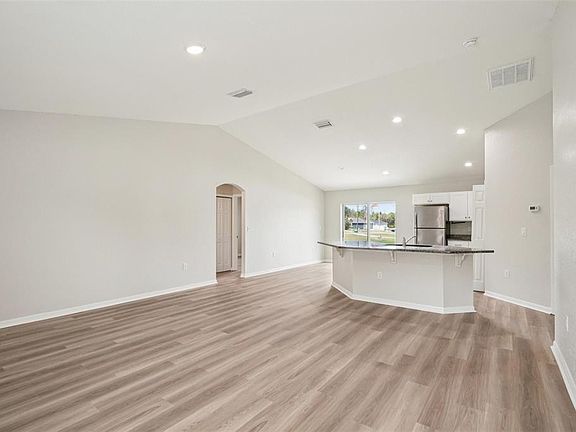 3rd image of 1 Oak Circle Crse