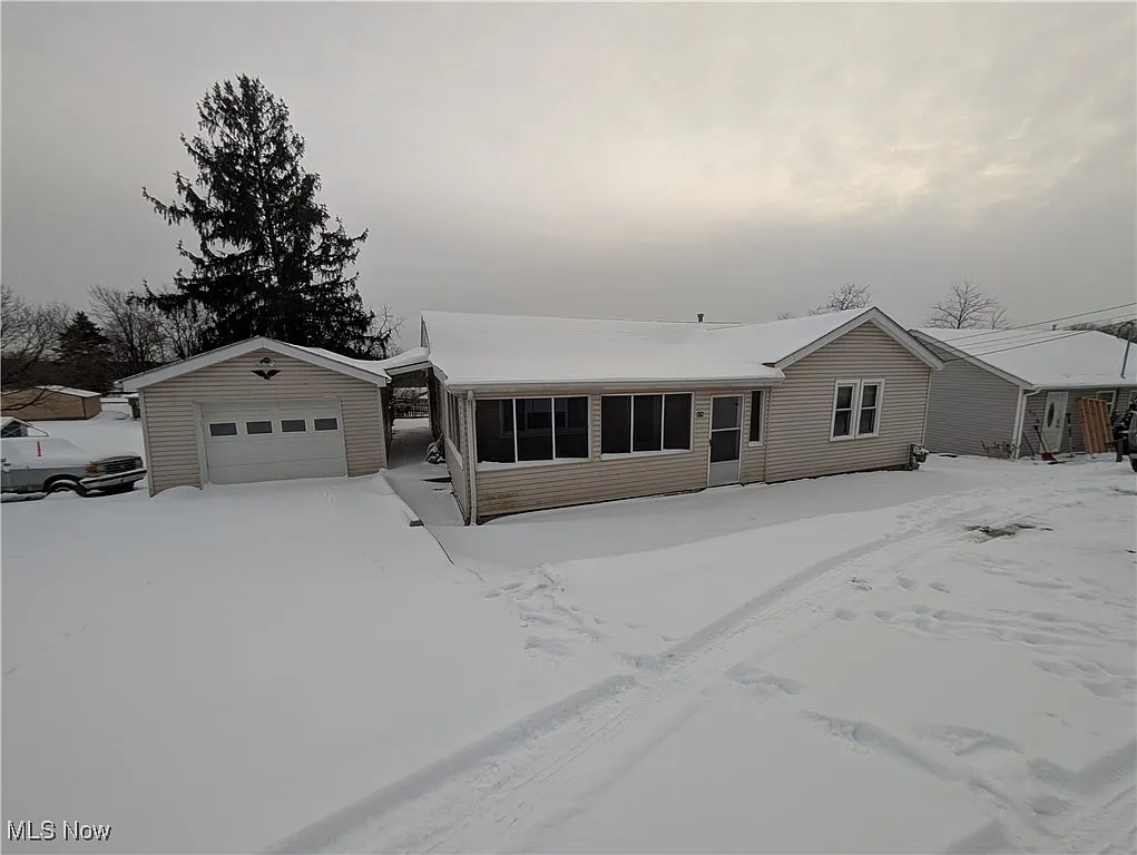 874 Logan St photo 1