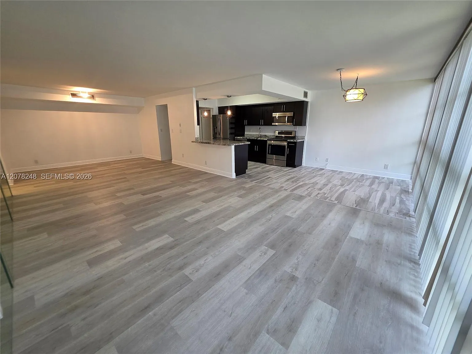 Desoto Park Condo — Photo 4