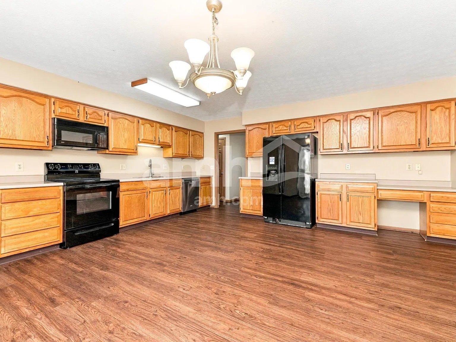 3 bed, 2.0 bath, 1688 sqft, $2,270 — Photo 3