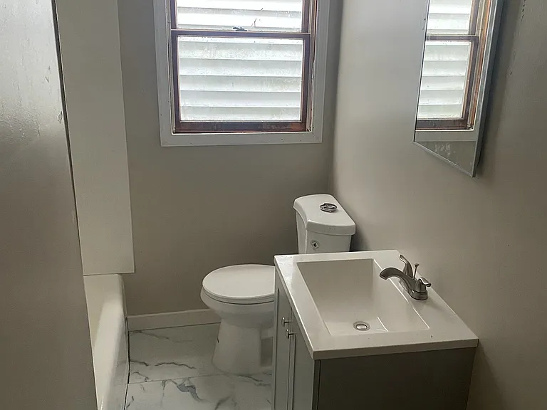 1002 Crown Ave #3 — Photo 1