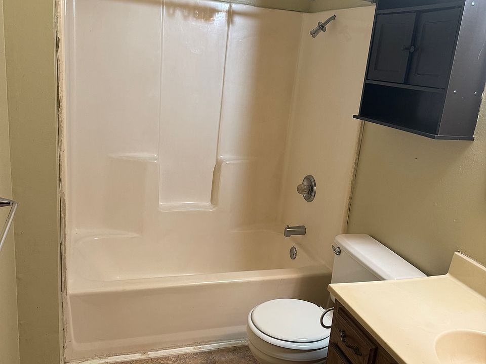 1st image of 907 N Stilwell St #907