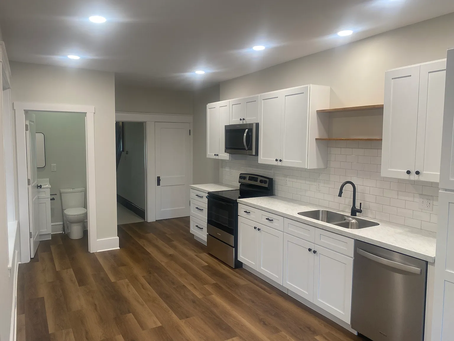 3 bed, 1.5 bath, 1453 sqft, $1,700 — Photo 3
