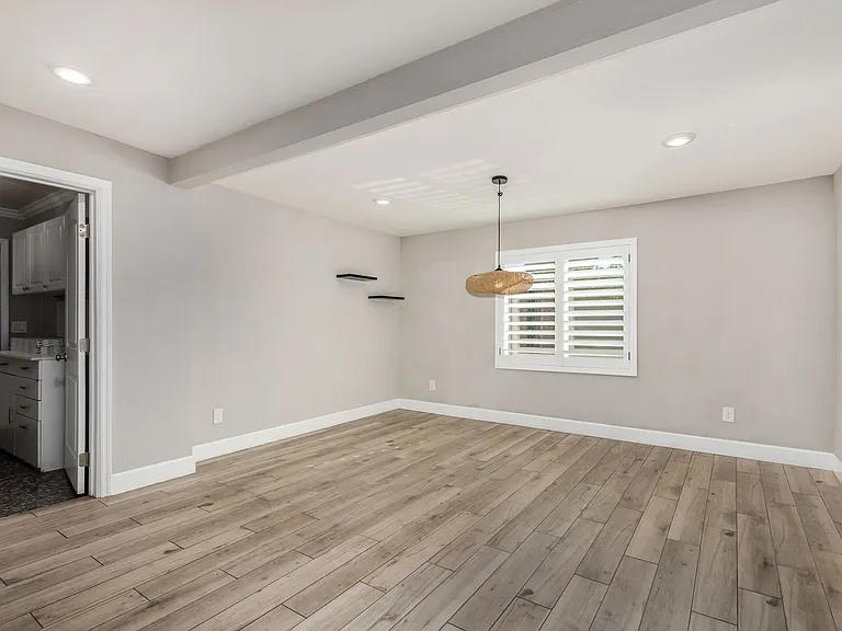 429 W Flower St — Photo 13