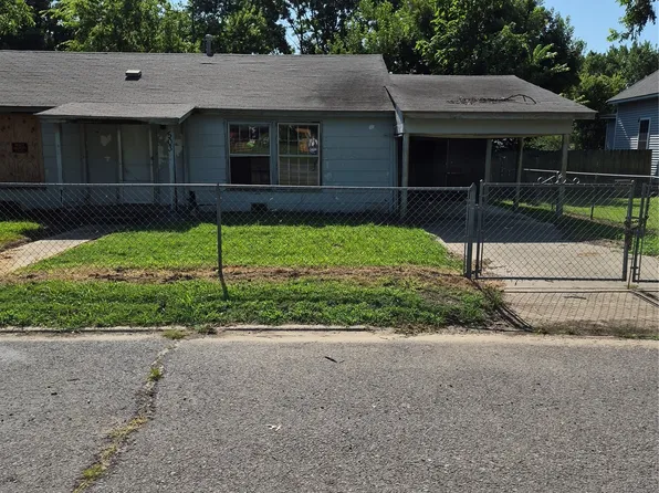 503 N Broadway St, Checotah, OK 74426
