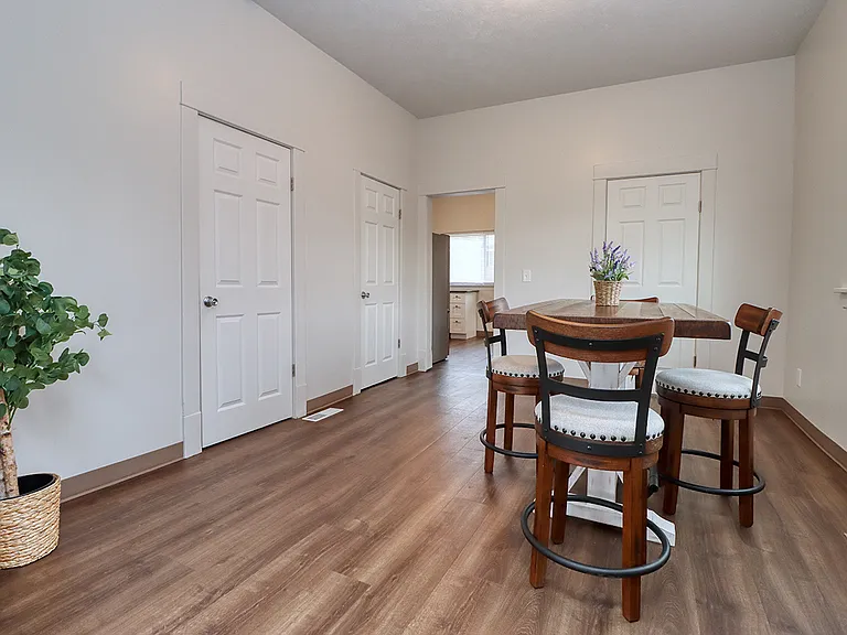 120 W G St — Photo 8