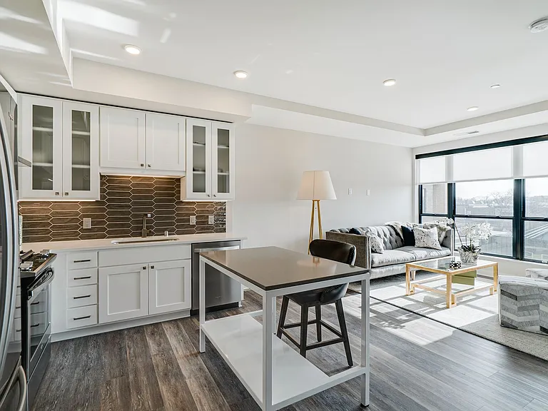 Nolan Mains Residences at 50th & France — Photo 21