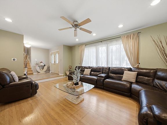 5th image of 10603 Drummond Pl