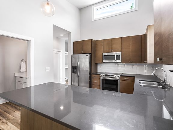 4th image of 61 Edens Landing Cir