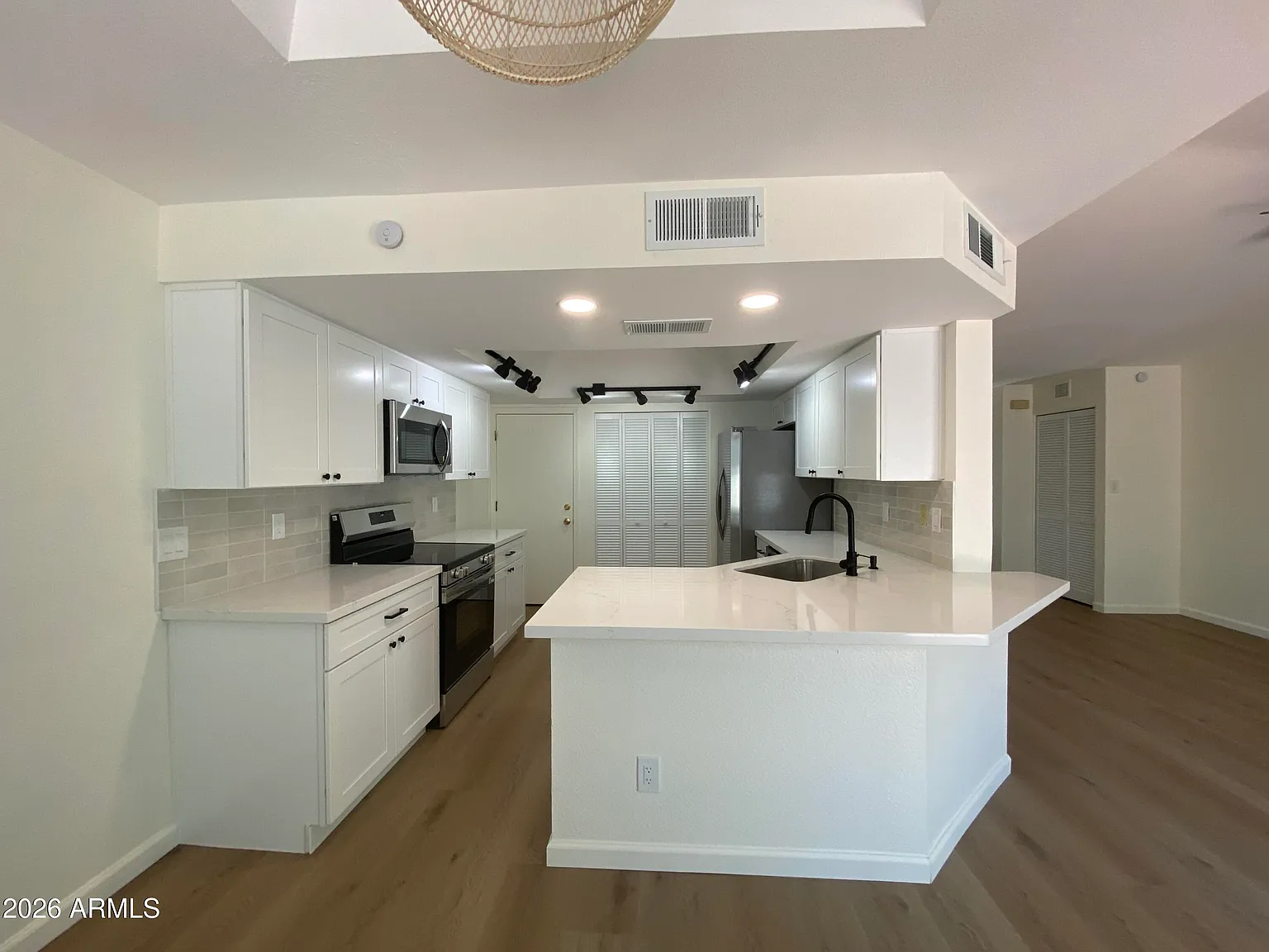 2 bed, 1.5 bath, 1120 sqft, $1,750 — Photo 4