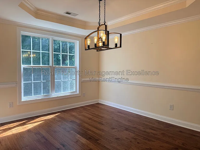 305 Holly Thorn Trce — Photo 7