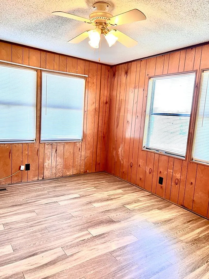 18425 Blake Manor Rd — Photo 3