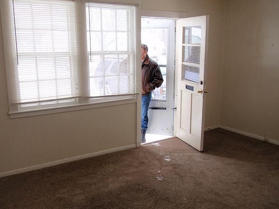 3rd image of 5 Lincoln Cir