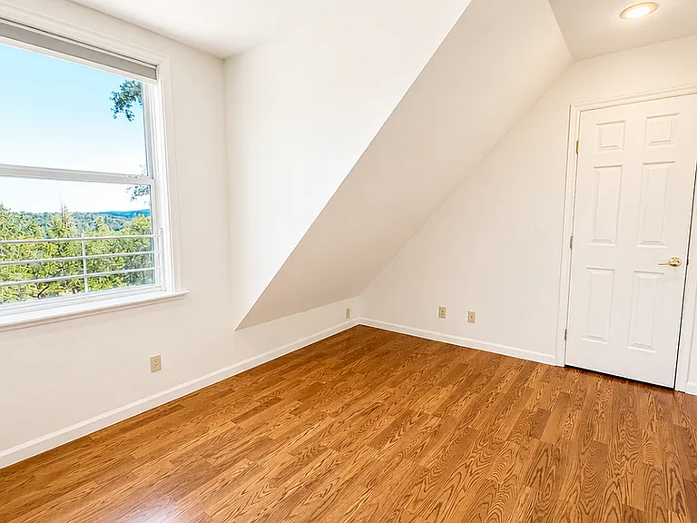 15085 McElroy Rd — Photo 15