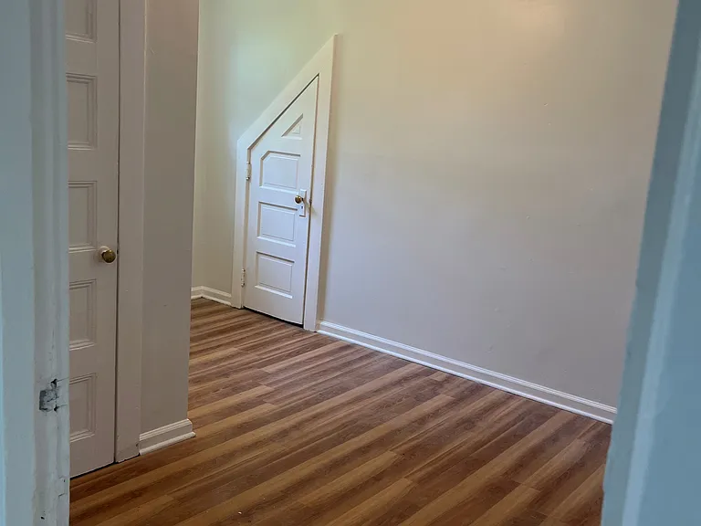 251 Maple Ave #D — Photo 5