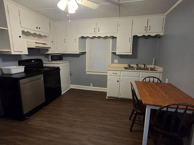 507 Steele St — Photo 8