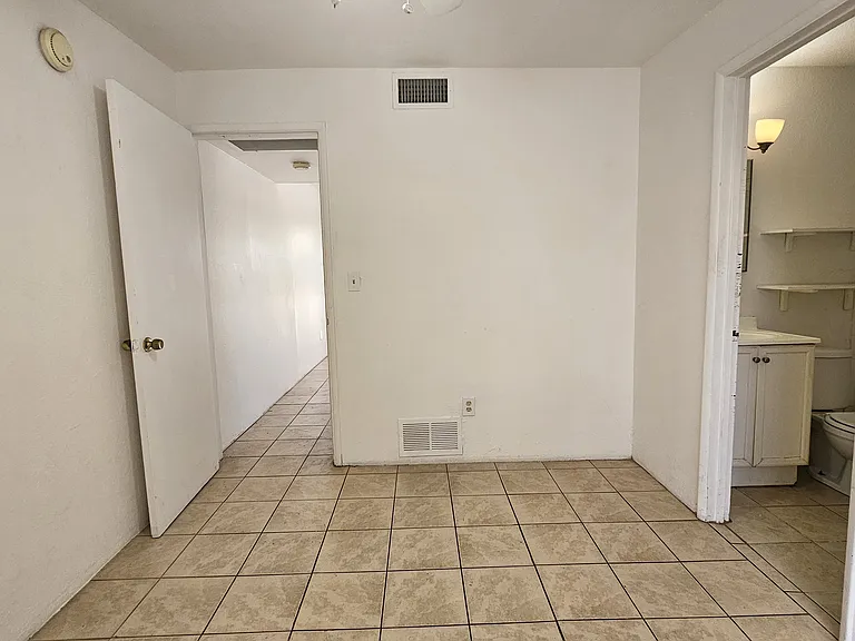 1649 S 7th Ave #B — Photo 7
