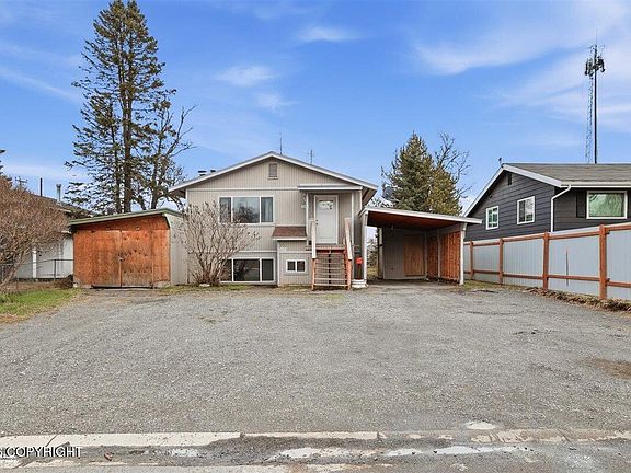 2nd image of 1230 Lilac Ln