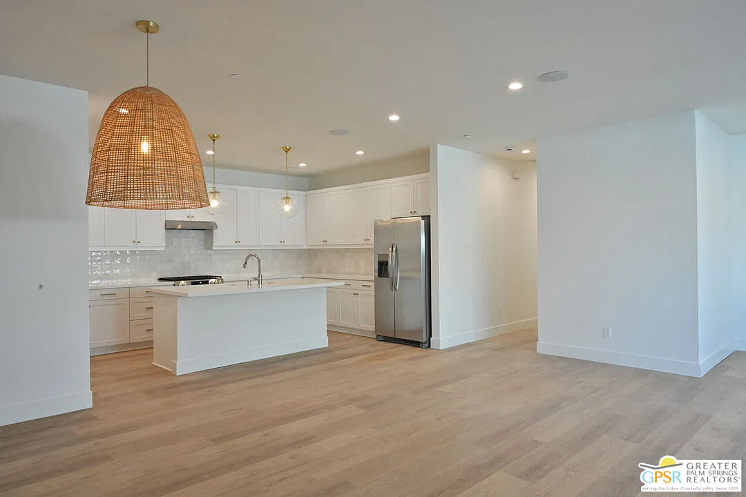 3 bed, 2.5 bath, 1800 sqft, $3,300 — Photo 3