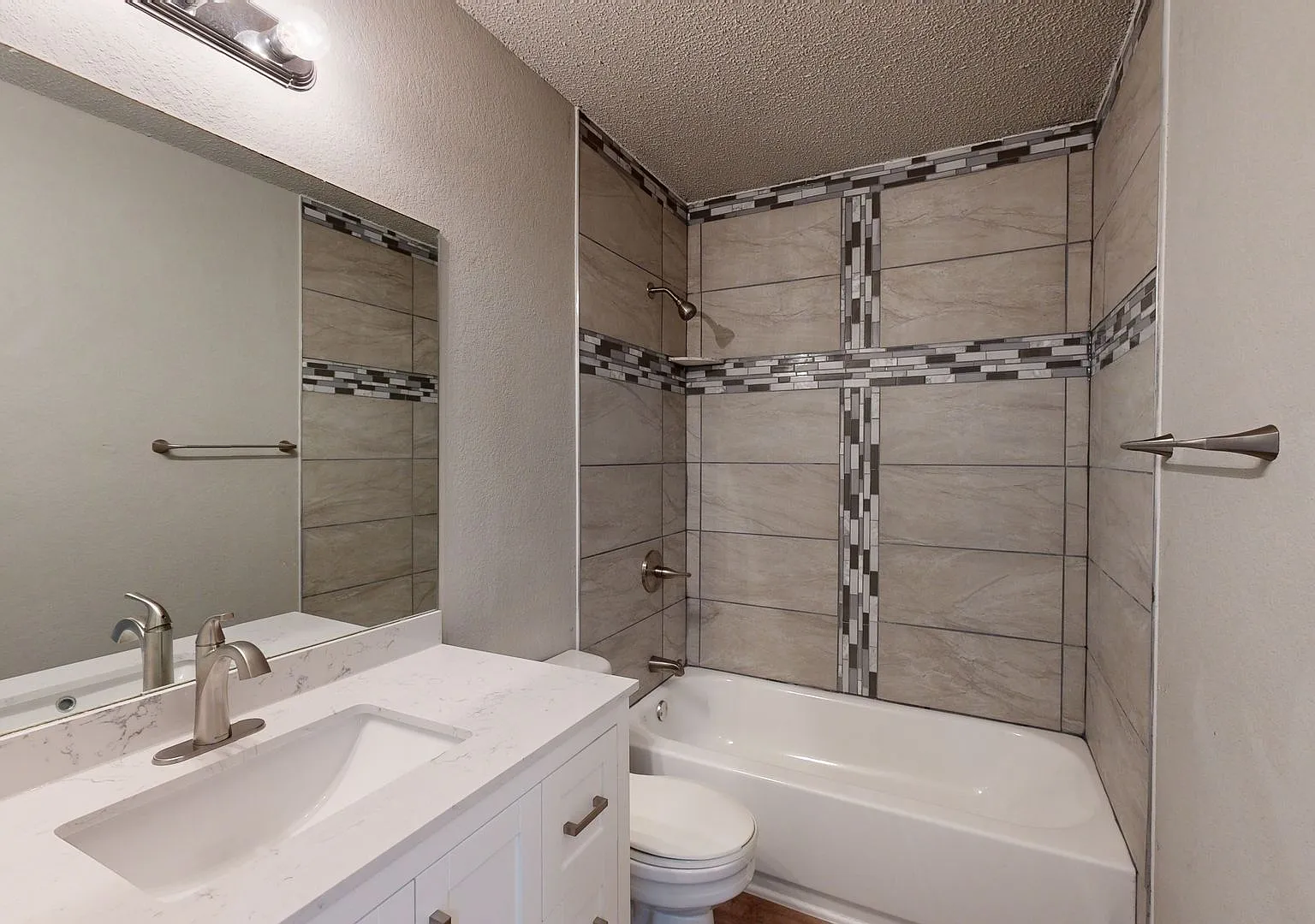 No August Rent + Price Improvement $895 — Photo 2