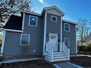 22 Fenway Dr, Hamden, CT 06517