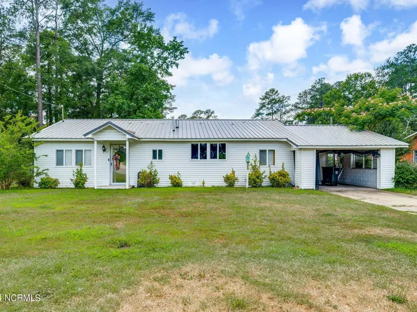 301 N Orange Street, Wallace, NC 28466