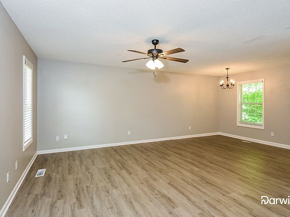 4th image of 203 Ivy Crest Dr