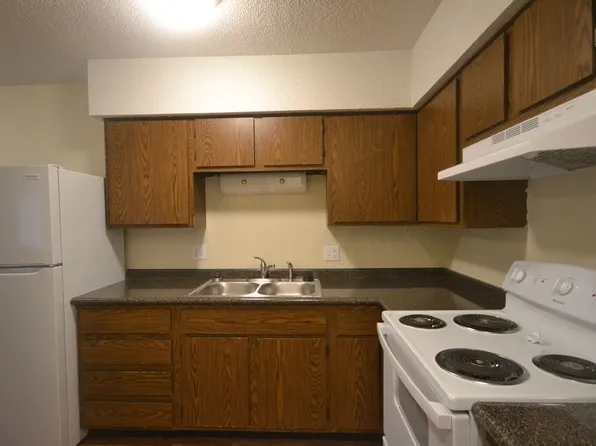 Hillcrest Village Apartments, 404 Hillcrest Dr APT 7, Windsor, MO 65360