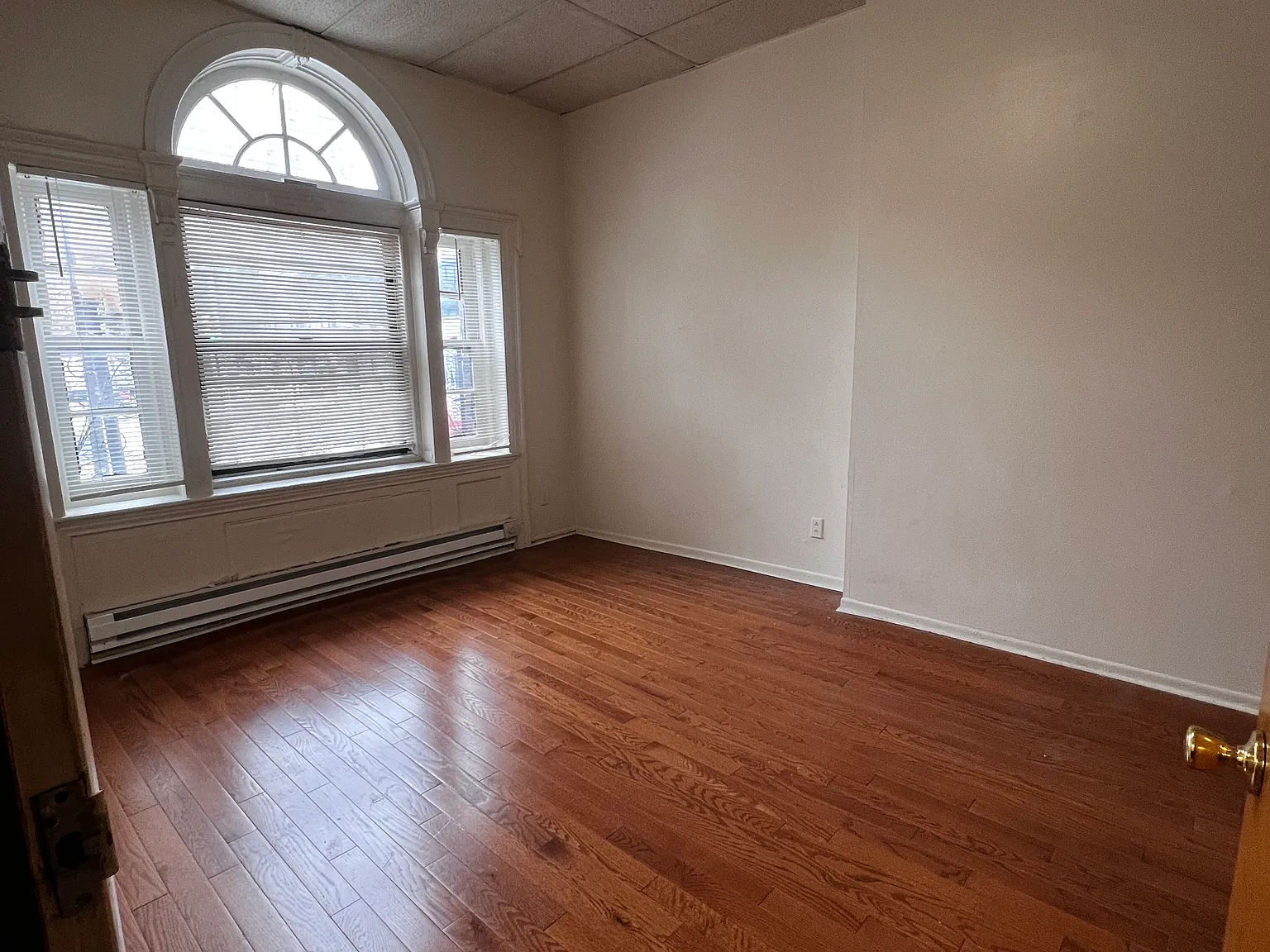 2049 Chestnut St — Photo 1