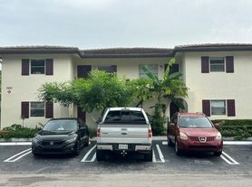 7801 NW 35th Ct, Pompano Beach, FL