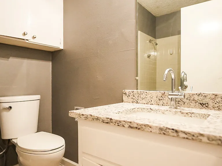 209 Royal Dr — Photo 11