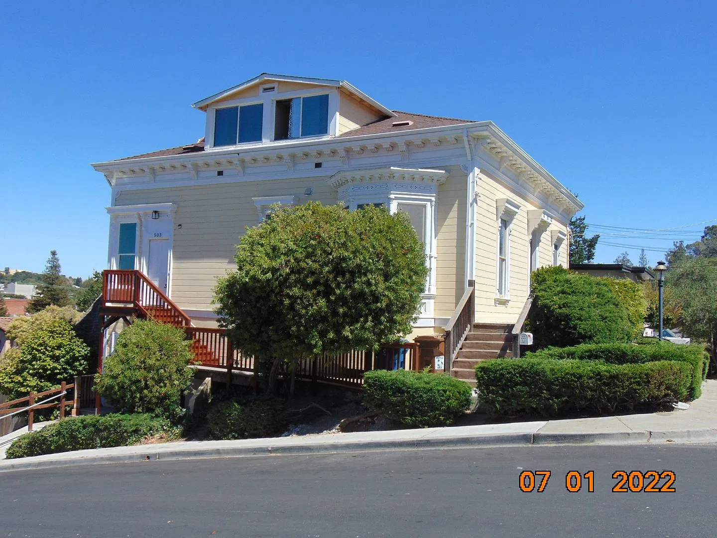 Upper Unit Remodeled Apartment in Downtown Martinez — Photo 1