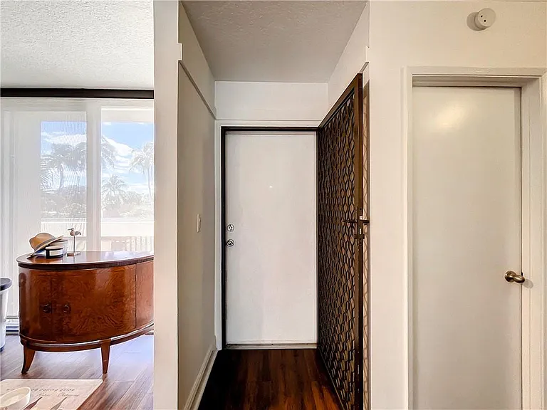 1100 SE 5th Ct #55 — Photo 2