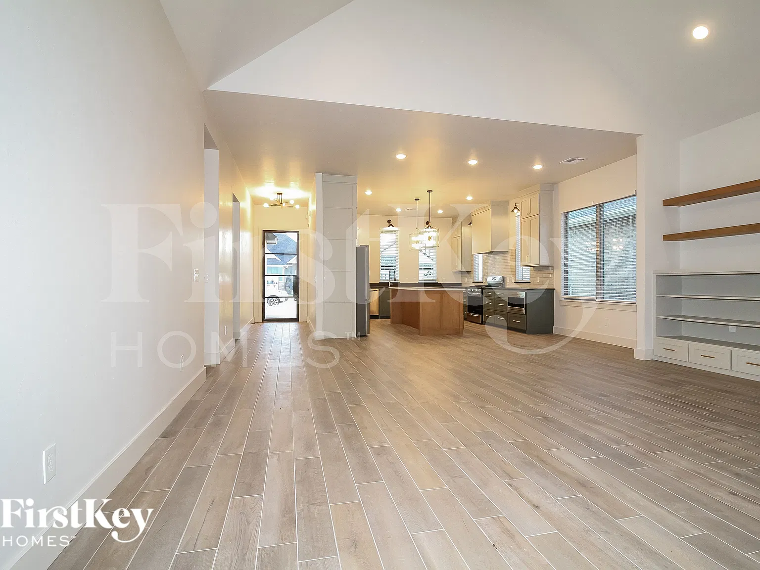 4 bed, 2.0 bath, 2105 sqft, $2,940 — Photo 2
