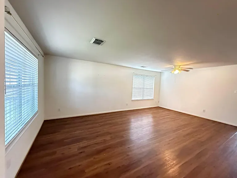 4710 Meadowthorn Ct — Photo 3