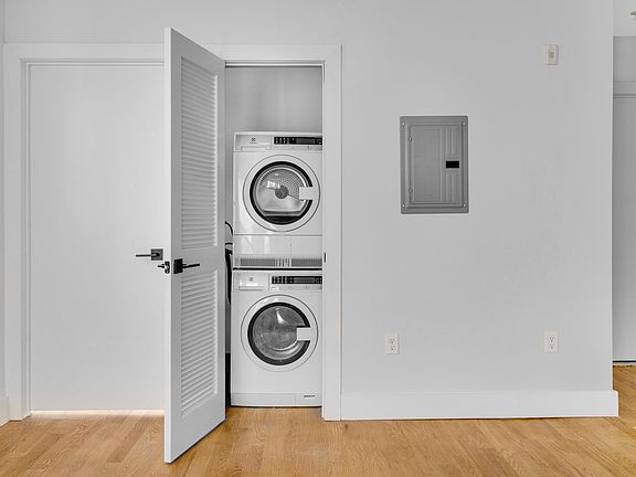 4th image of 74 Lexington Ave #3