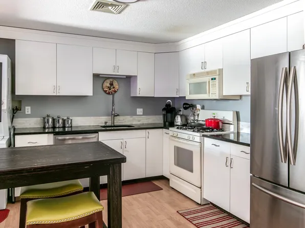 3 Roedean Drive #204, Nashua, NH 03063