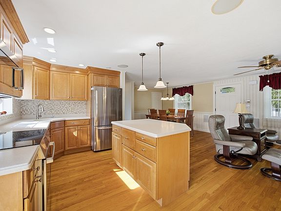 5th image of 17 Grove Ave
