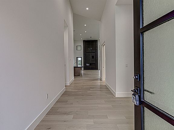 4th image of 101 Manciano Dr